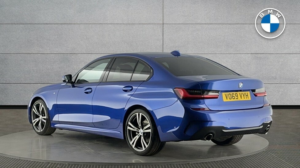 Compare BMW 3 Series 320D M Sport Saloon VO69VYH Blue