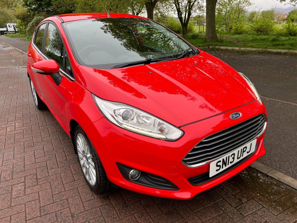 Compare Ford Fiesta 1.0T Ecoboost Titanium Euro 5 Ss SN13UPJ Red