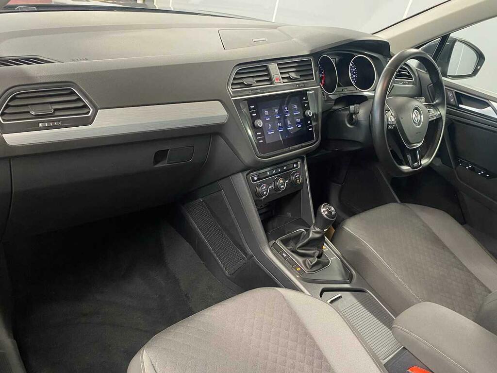 Compare Volkswagen Tiguan 2.0 Tdi Se Navigation Euro 6 Ss SM68FUJ Grey