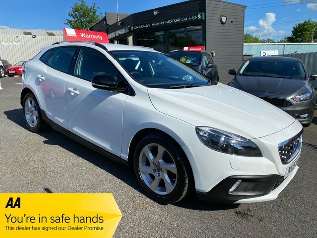 Compare Volvo V40 Cross Country 1.6 D2 Cross Country Lux Nav 113 Bhp NX15XHW White