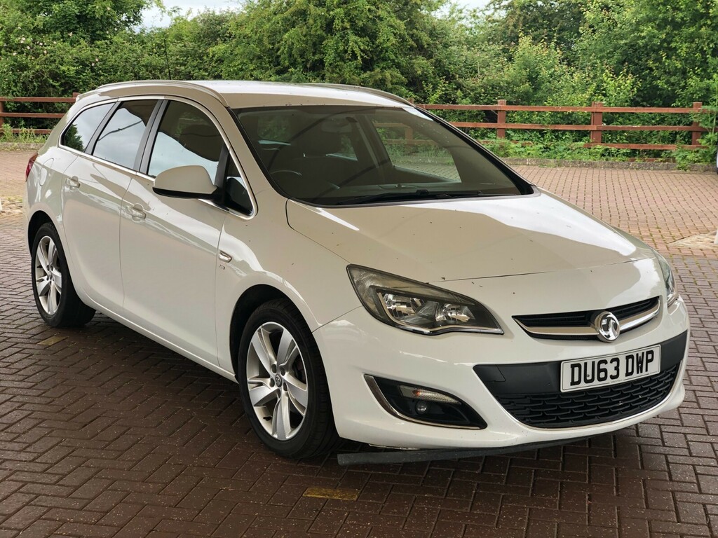 Compare Vauxhall Astra Astra Sri DU63DWP White