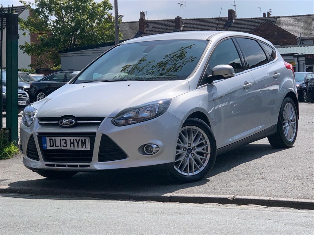 Compare Ford Focus 1.0T Ecoboost Zetec Euro 5 Ss DL13HYM Silver