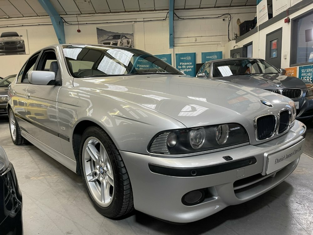 Compare BMW 5 Series 525 I Sport DS02KXP Silver