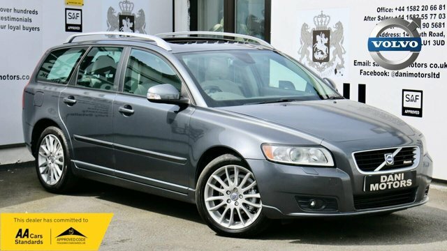 Compare Volvo V50 Estate AJ10FOV Grey
