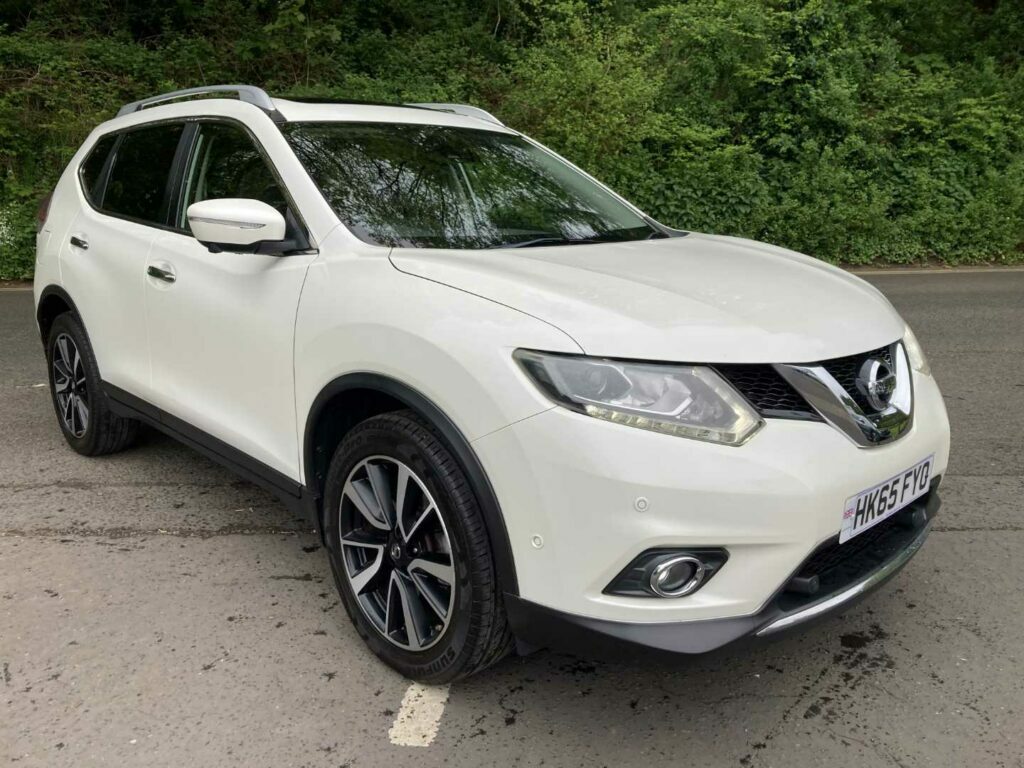 Compare Nissan X-Trail 1.6 Dig-t Tekna HK65FYO White