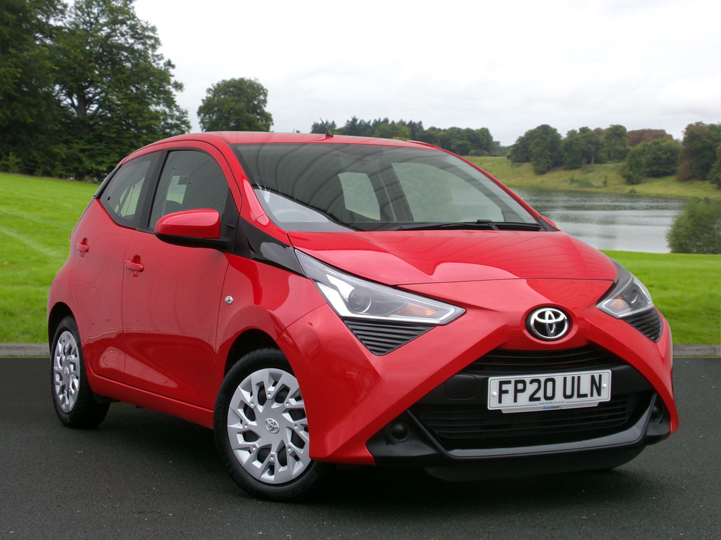 Compare Toyota Aygo 1.0 Vvt-i X-play FP20ULN Red