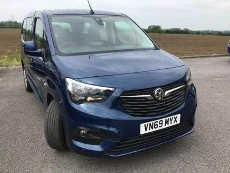 Compare Vauxhall Combo Life 1.5 Turbo D Blueinjection Energy XL Mpv Euro 6 S VN69MYX Blue