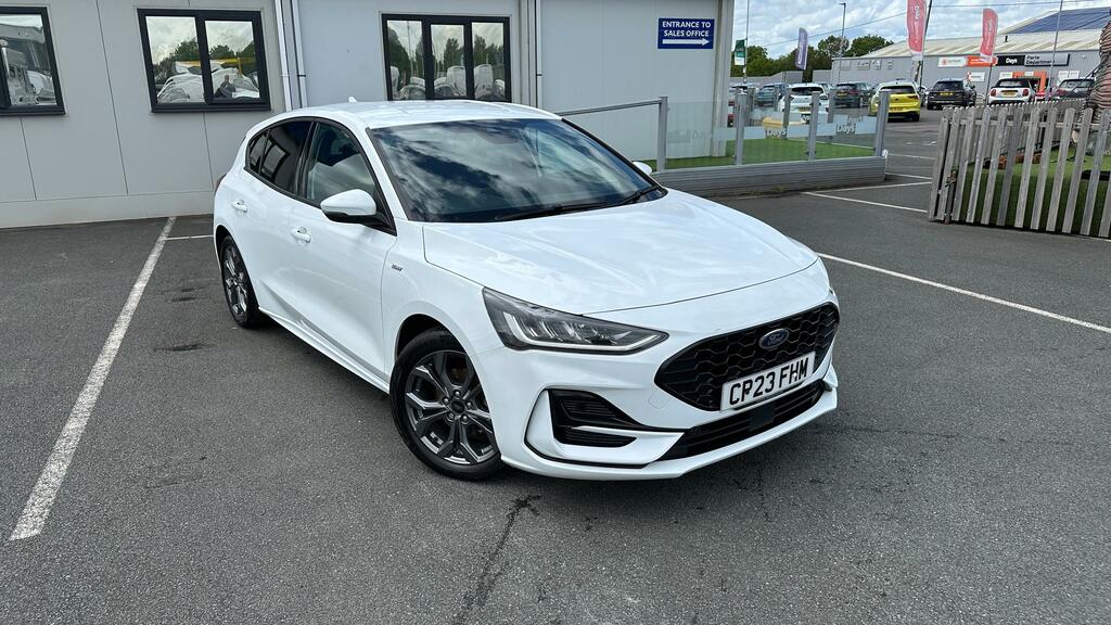 Compare Ford Focus St-line 1.0 Ecoboost 125Ps CU70KDK White