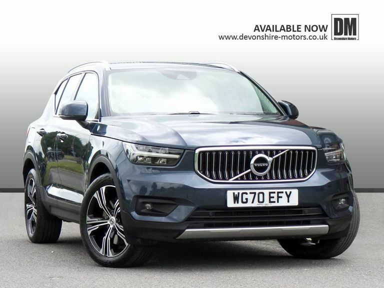 Compare Volvo XC40 Inscription T5 Recharge WG70EFY Blue