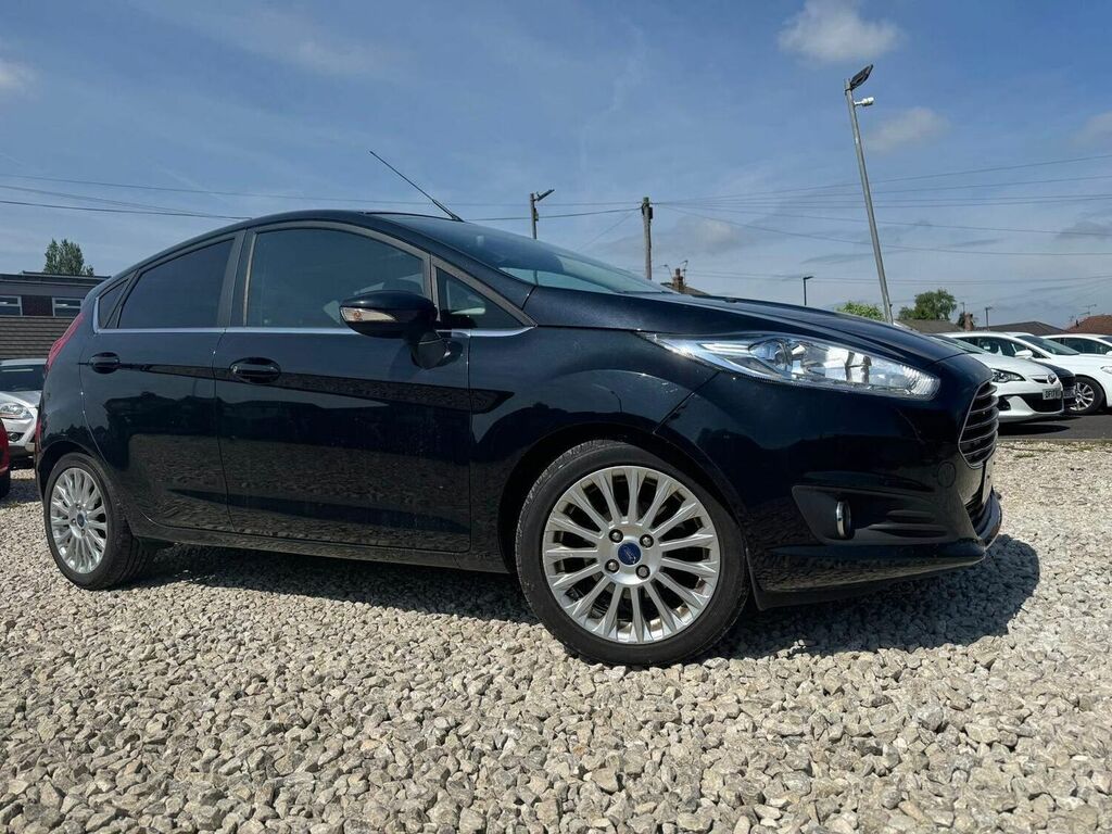 Compare Ford Fiesta Hatchback 1.0T Ecoboost Titanium Euro 5 Ss ML63JTV Black