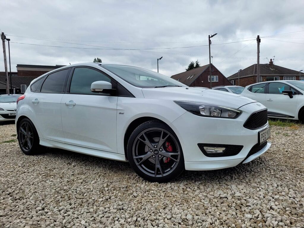 Compare Ford Focus Hatchback 1.0T Ecoboost St-line X Euro 6 Ss PE18YMT White