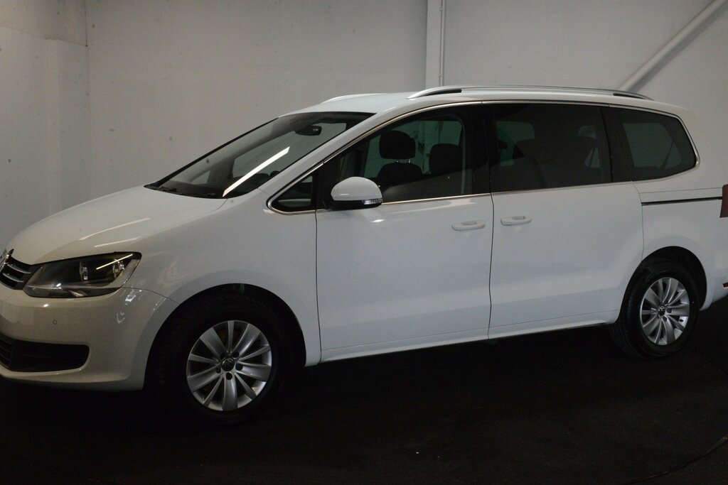 Compare Volkswagen Sharan Se Tdi Bluemotion BD18PHA White