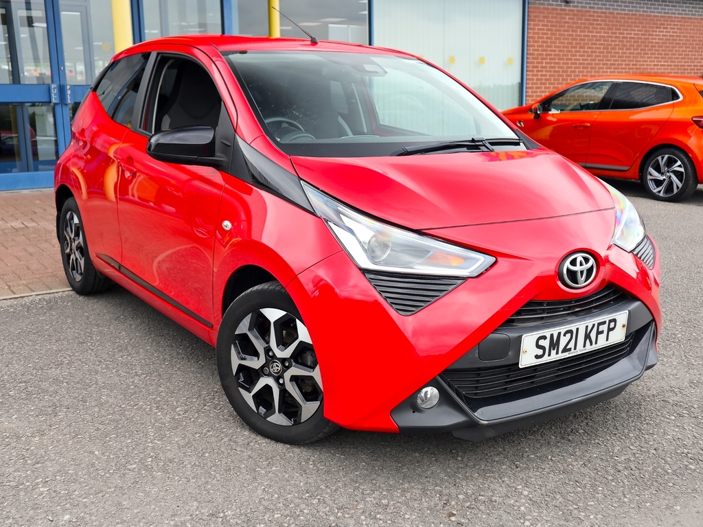 Compare Toyota Aygo 1.0 X-trend Tss Vvt-i SM21KFP Red