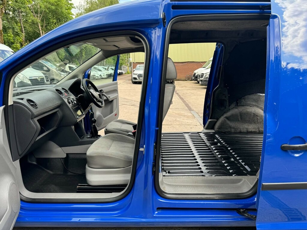 Compare Volkswagen Caddy 2.0 Sdi Pd EU09KHR Blue