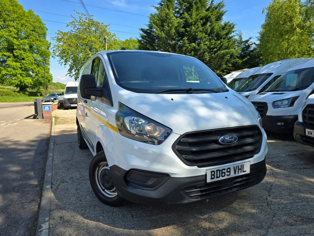 Compare Ford Transit Custom Custom 2.0 Ecoblue 105Ps Low Roof Leader Van BD69VHL White