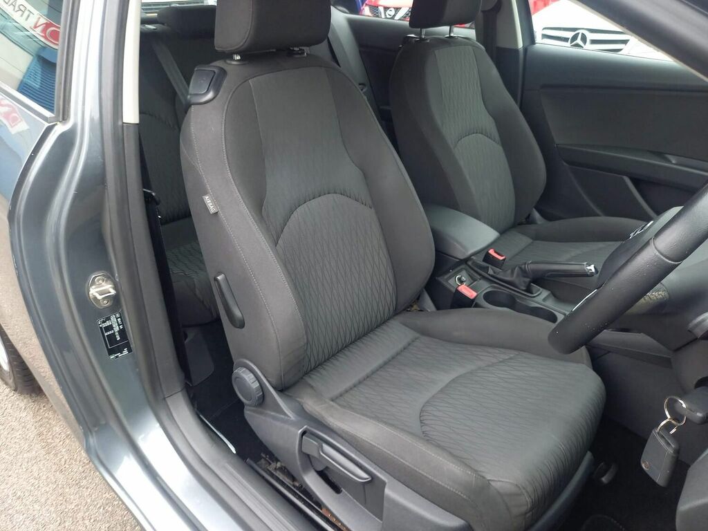 Compare Seat Leon Hatchback 1.6 Tdi Cr Se Sport Coupe Euro 5 Ss 3 ML64BVV Grey