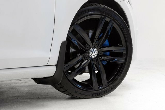 Compare Volkswagen Golf 2016 1.6 Gt Edition Tdi Bluemotion Technology 1 BN66CVO White