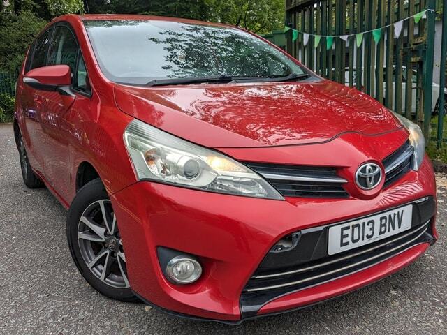 Compare Toyota Verso 2.0 D-4d Icon Euro 5 5Dr... EO13BNV Red