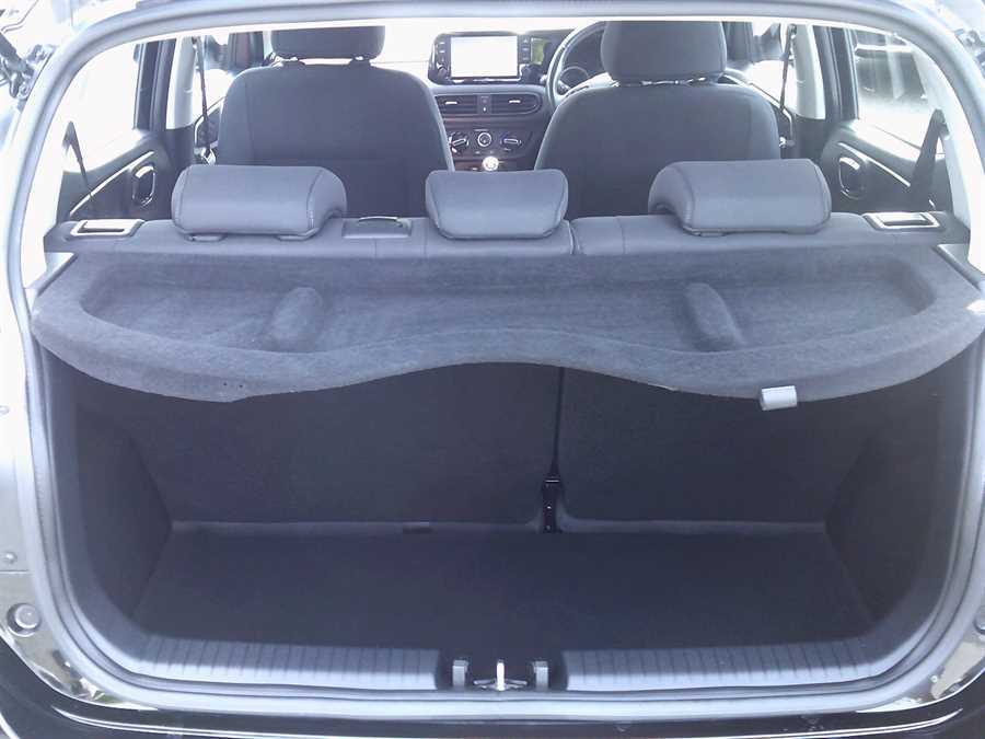 Compare Hyundai I10 Se Connect Hatchback OY21YXP Black
