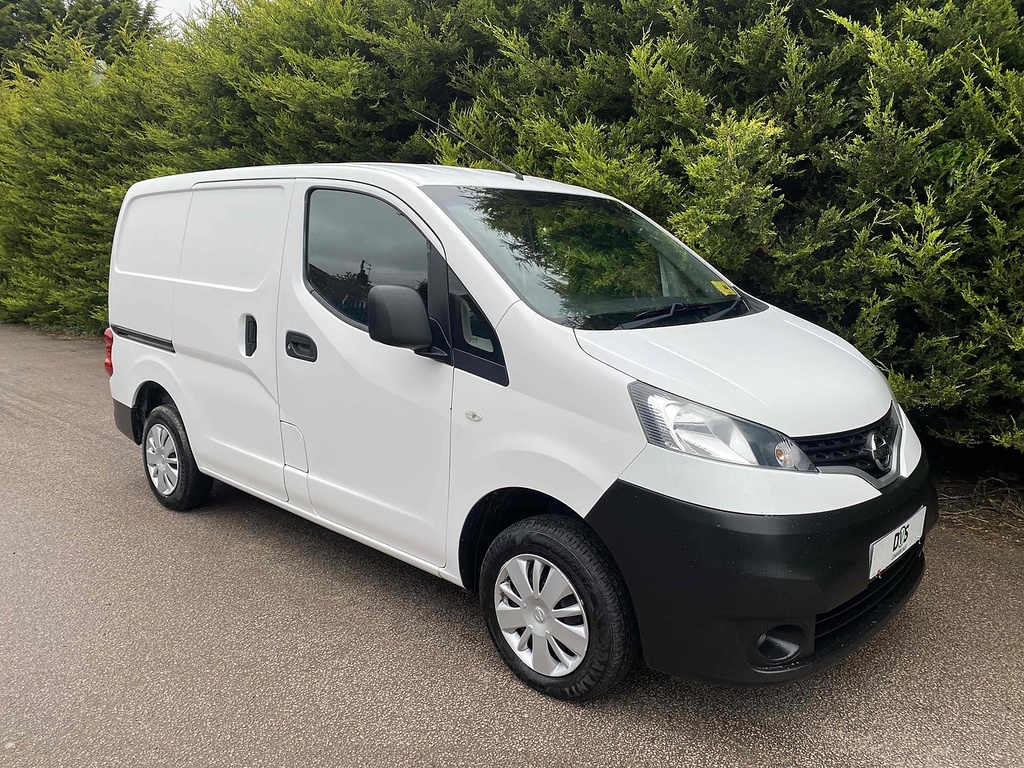 Compare Nissan NV200 1.5 Dci Acenta - Panel Van - Twin Side Doors DY16UOG White