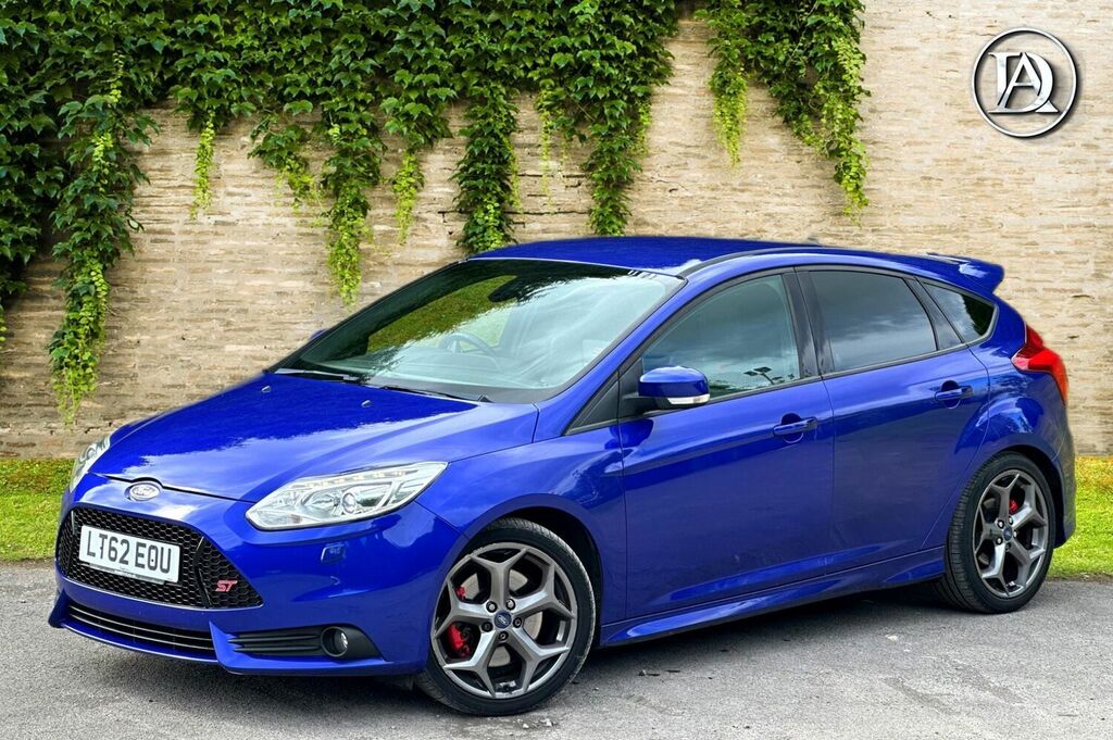 Compare Ford Focus Hatchback 2.0T Ecoboost St-3 Euro 5 Ss 201 LT62EOU Blue