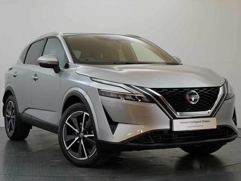 Compare Nissan Qashqai 1.3 Dig-t Mh 158 Tekna X-tronic With Glass Ro SJ22TPZ Silver