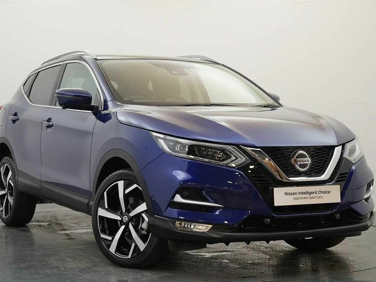 Compare Nissan Qashqai 1.6 Dci 130 2Wd Tekna X-tronic With Glass Roo SK18UXN Blue