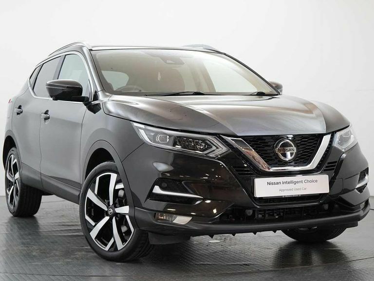 Compare Nissan Qashqai 1.3 Dig-t 140 N-motion With Panoramic Glass Roof A SM21HVB Black
