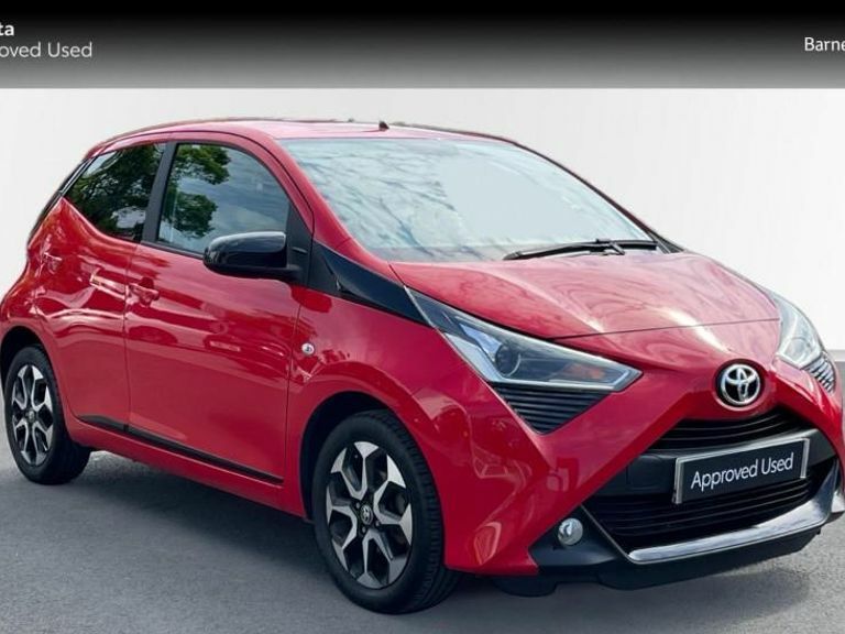 Compare Toyota Aygo 1.0 Vvt-i X-trend Funroof X-shift Euro 6 ST20KCE Red
