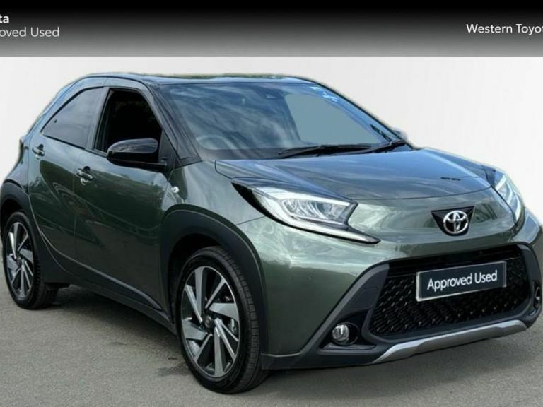 Compare Toyota Aygo X Aygo X Exclusive Vvt-i SK23ZHV Green
