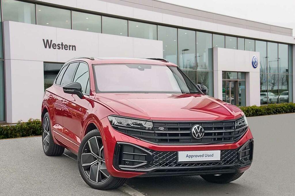 Compare Volkswagen Touareg 3.0Tdi 286Ps Black Edition 4Motion SK24HHJ Red