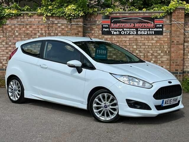 Compare Ford Fiesta Hatchback 1.0T Ecoboost Zetec S Euro 6 Ss AE15YHH White
