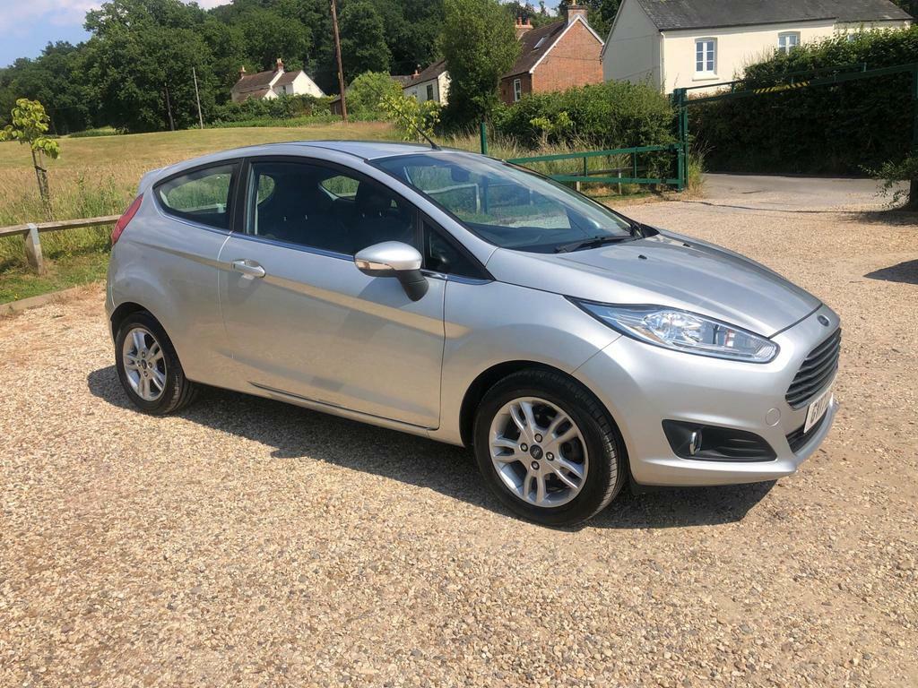 Compare Ford Fiesta 1.25 Zetec Euro 6 GY17LLE Silver