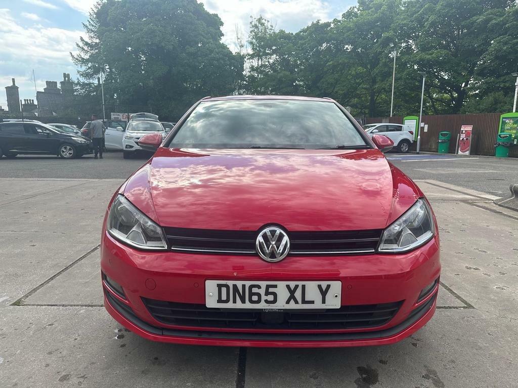 Compare Volkswagen Golf 1.6 Tdi Bluemotion Tech Match Euro 5 Ss DN65XLY Red