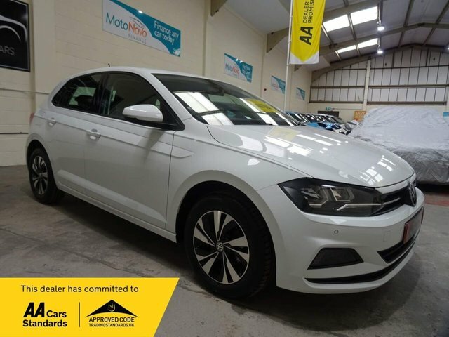 Compare Volkswagen Polo 1.0L Se Tsi 94 Bhp HJ69WYF White