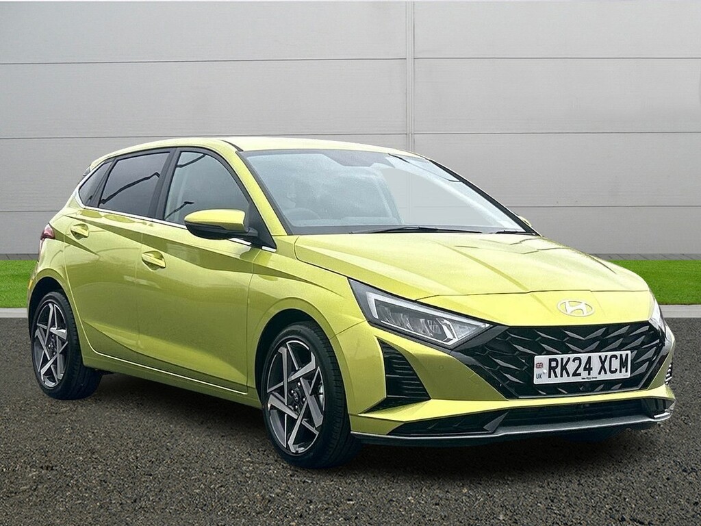 Compare Hyundai I20 Premium RK24XCM Yellow