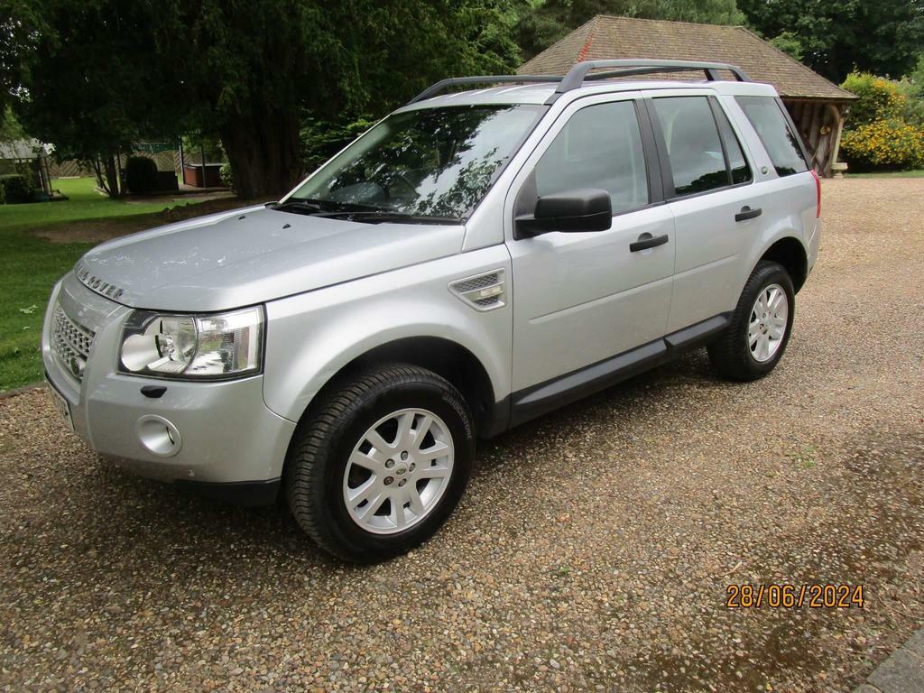 Compare Land Rover Freelander 2 2 2.2 Td4 Xs 4Wd Euro 4 AN08OZF Silver