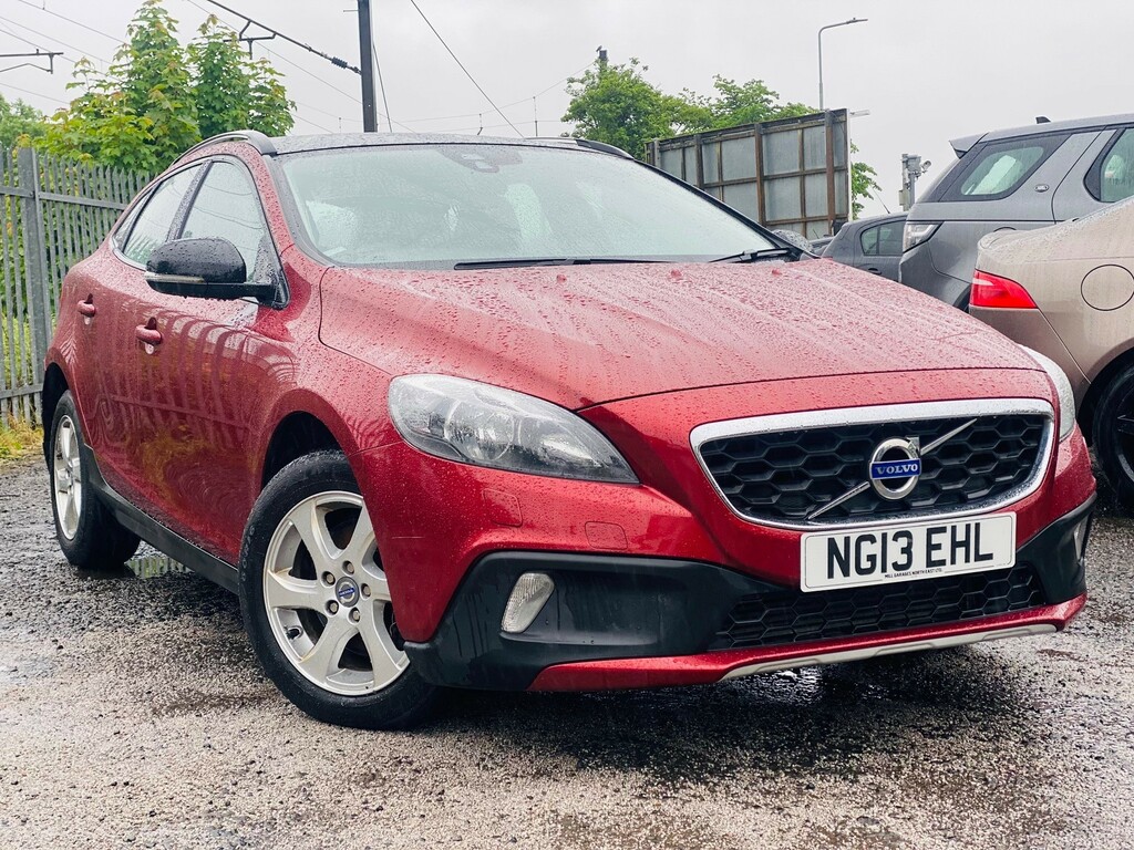 Compare Volvo V40 Cross Country Cross Country 1.6 D2 Se Fsh 0 Tax 1 Pre Owner NG13EHL Red