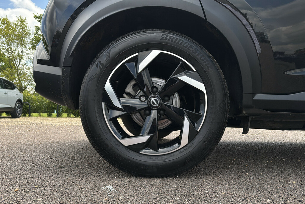 Compare Nissan Juke 1.0 Dig-t N-connecta DS23MBX Black