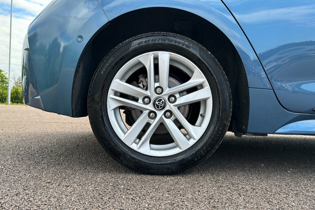 Compare Toyota Corolla 1.8 Vvt-h Icon EA19KUD Blue