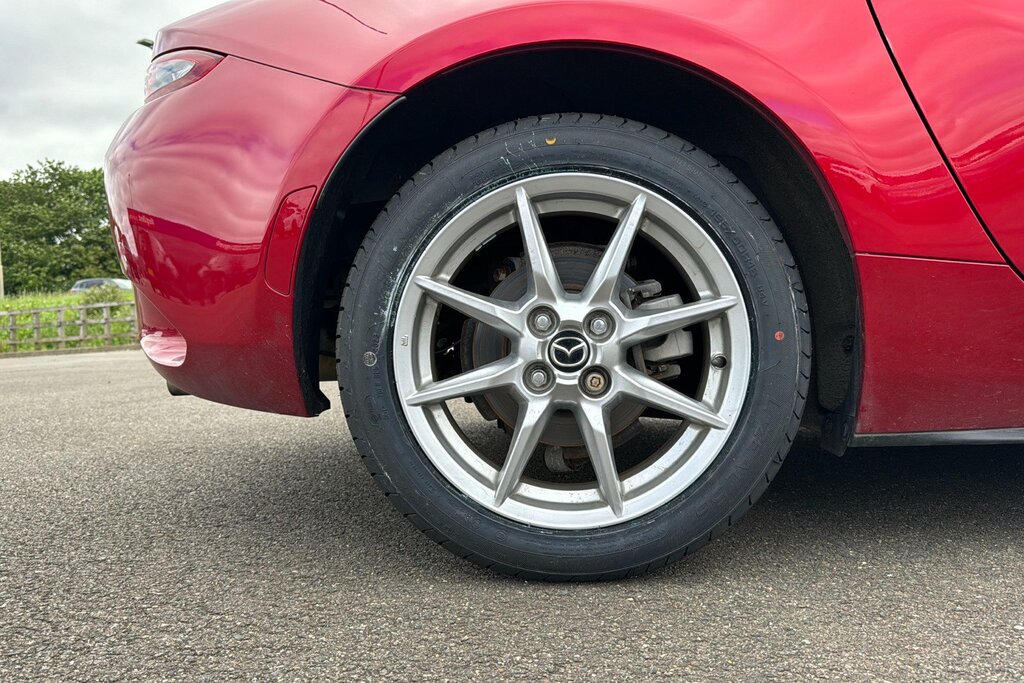 Compare Mazda MX-5 1.5 Skyactiv-g Se NL66BLF Red