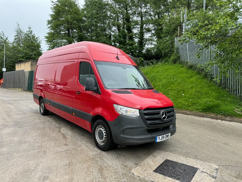 Compare Mercedes-Benz Sprinter 314 Cdi YJ19OMS Red