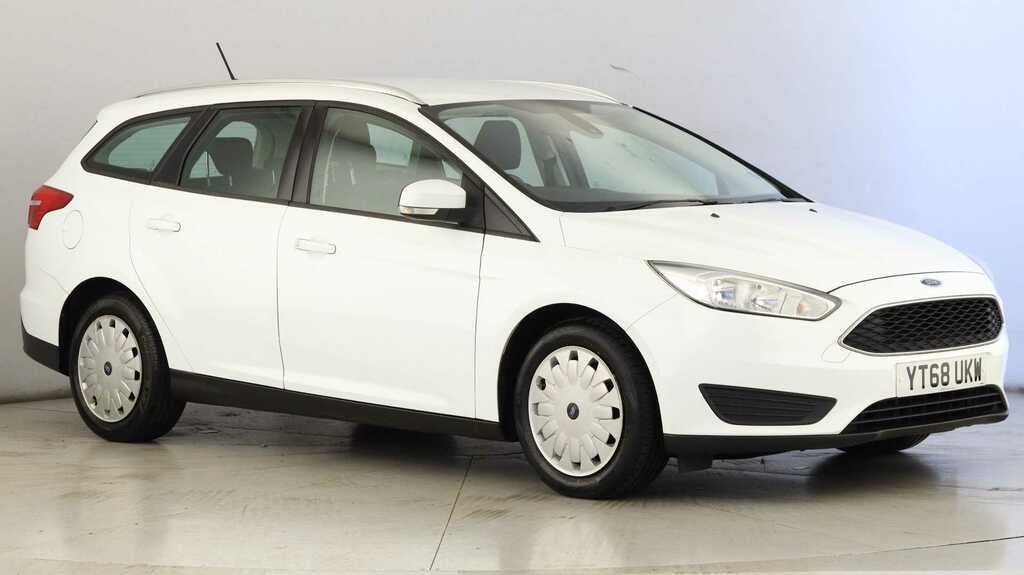 Compare Ford Focus 1.5 Tdci 105 Style Econetic YT68UKW White