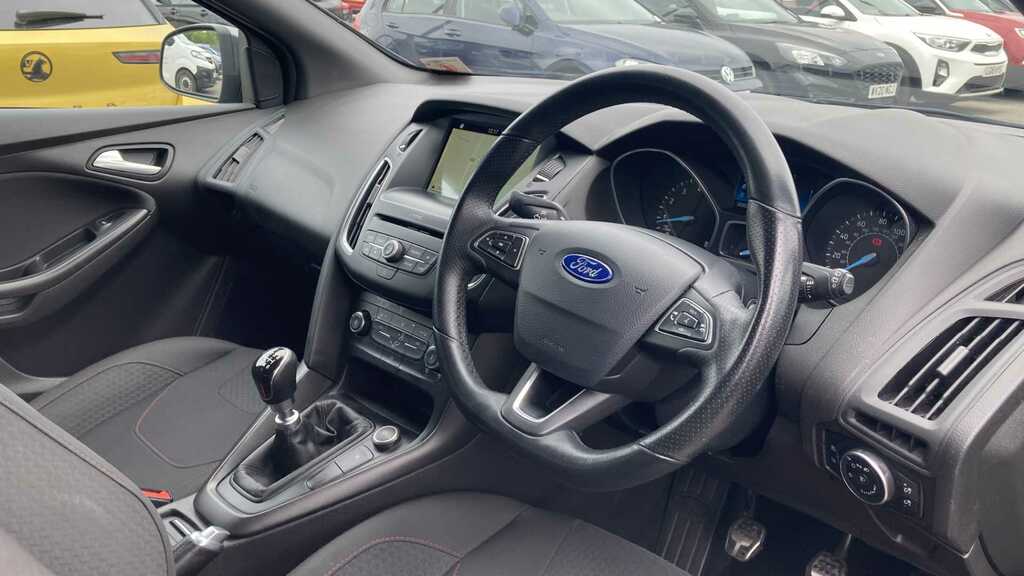 Ford Focus 1.0 Ecoboost 140 St-line Navigation Grey #1