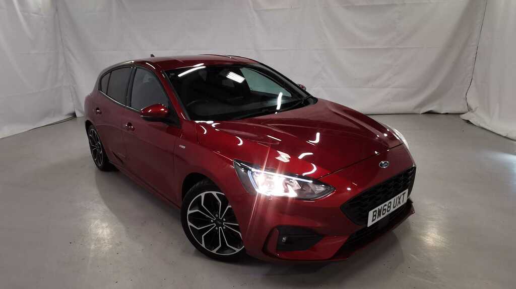 Compare Ford Focus 1.0 Ecoboost 125 St-line X BW68UXT Red