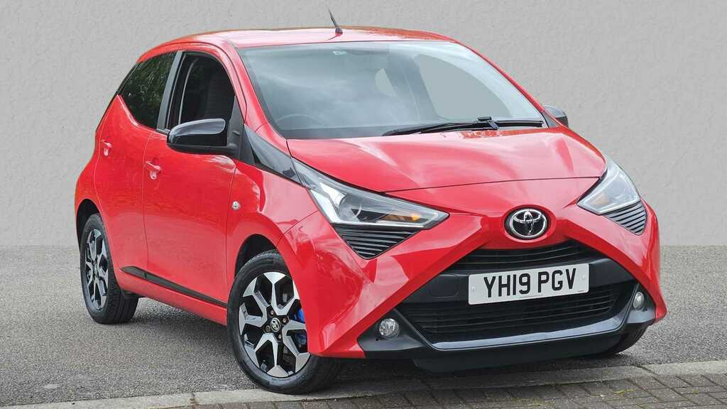 Compare Toyota Aygo 1.0 Vvt-i X-trend YH19PGV Red