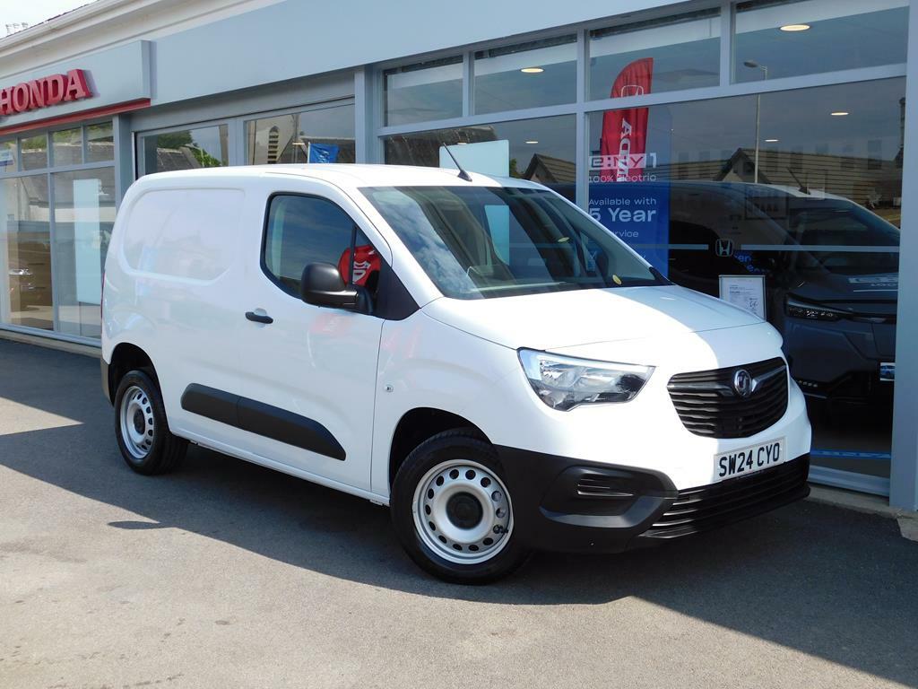 Compare Vauxhall Combo 2300 1.5Td 100Ps Prime L1 H1 Only 20 Miles SW24CYO White