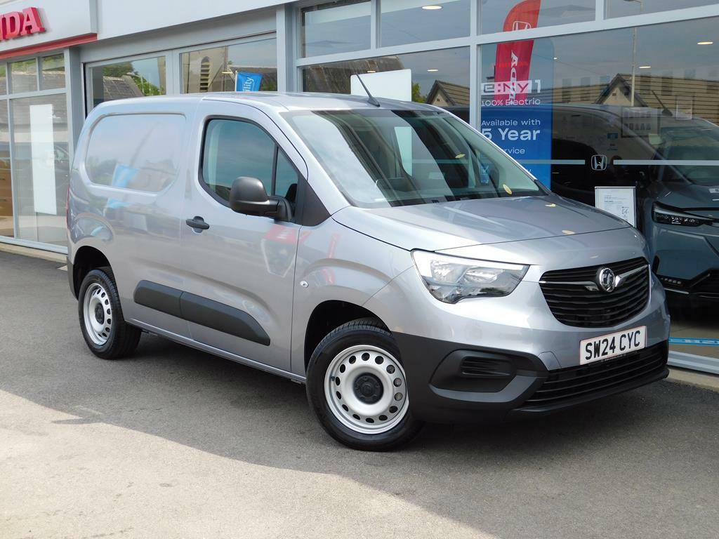 Compare Vauxhall Combo 2300 1.5Td 100Ps Prime L1 H1 Only 20 Miles SW24CYC Silver