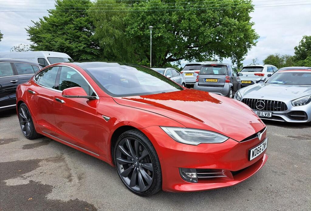 Tesla Model S Hatchback 90D Red #1