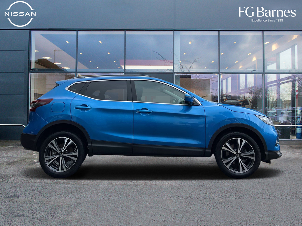 Compare Nissan Qashqai 1.3 Dig-t 160 157 N-connecta Dct Glass Roof ND21BTF Blue
